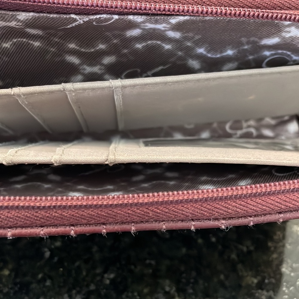 Jessica Simpson wallet/clutch, very good condition, two zippered compartments - Picture 7 of 9